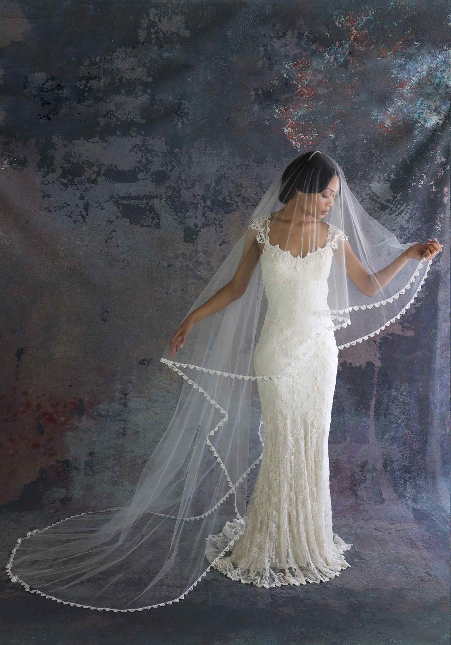 Scalloped lace veil