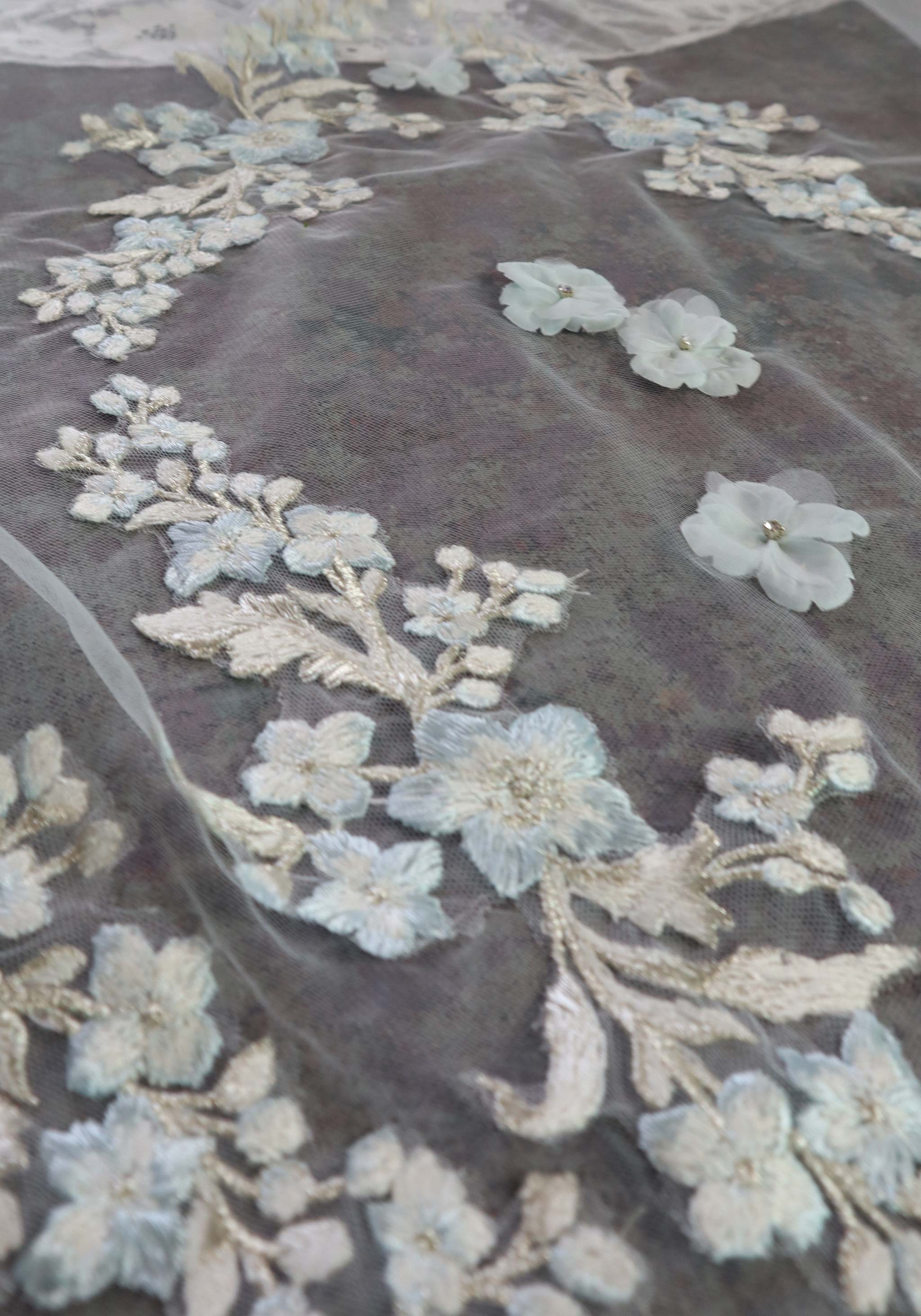 Scalloped lace veil