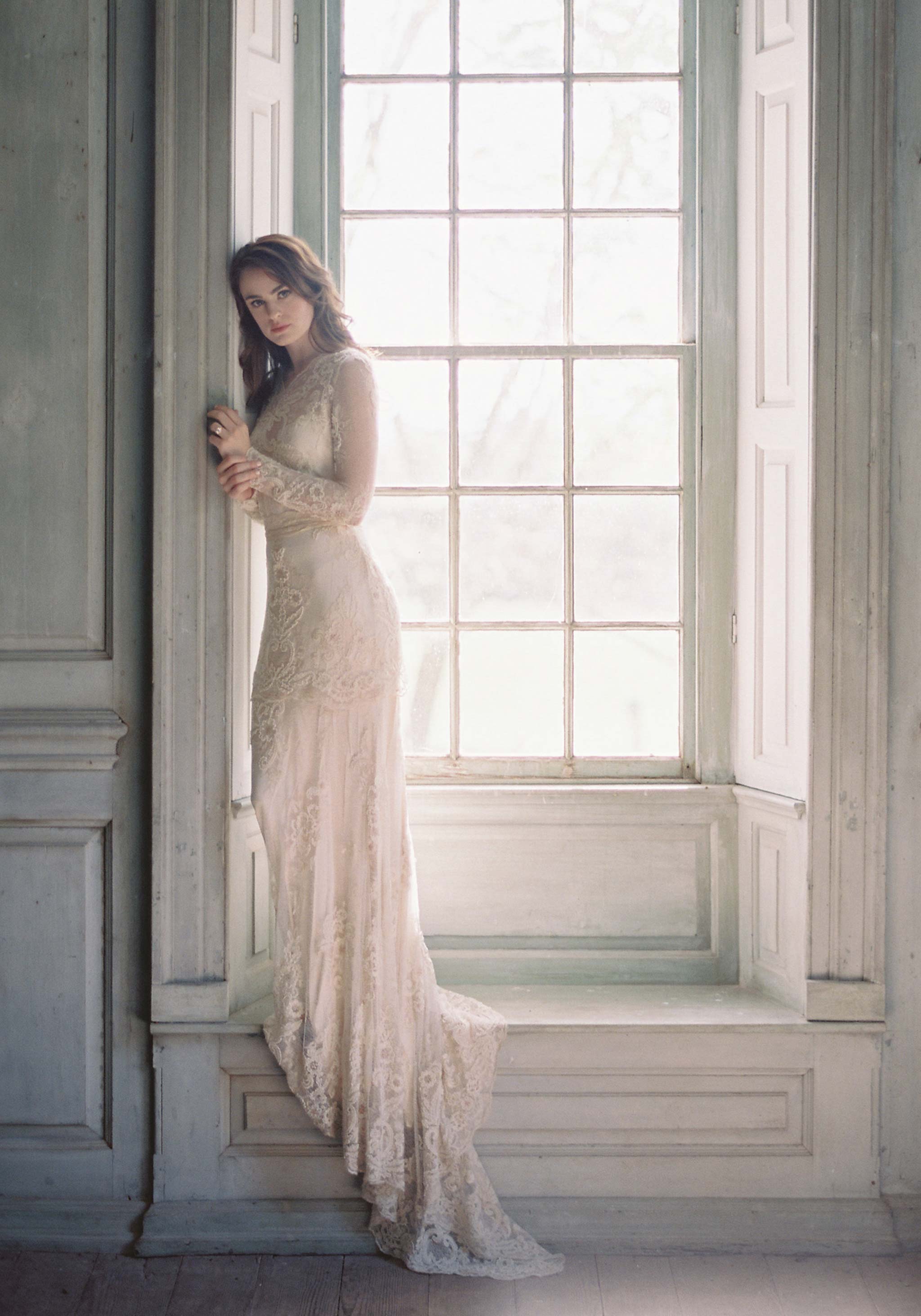 Romantic and Vintage style Pearle wedding dress