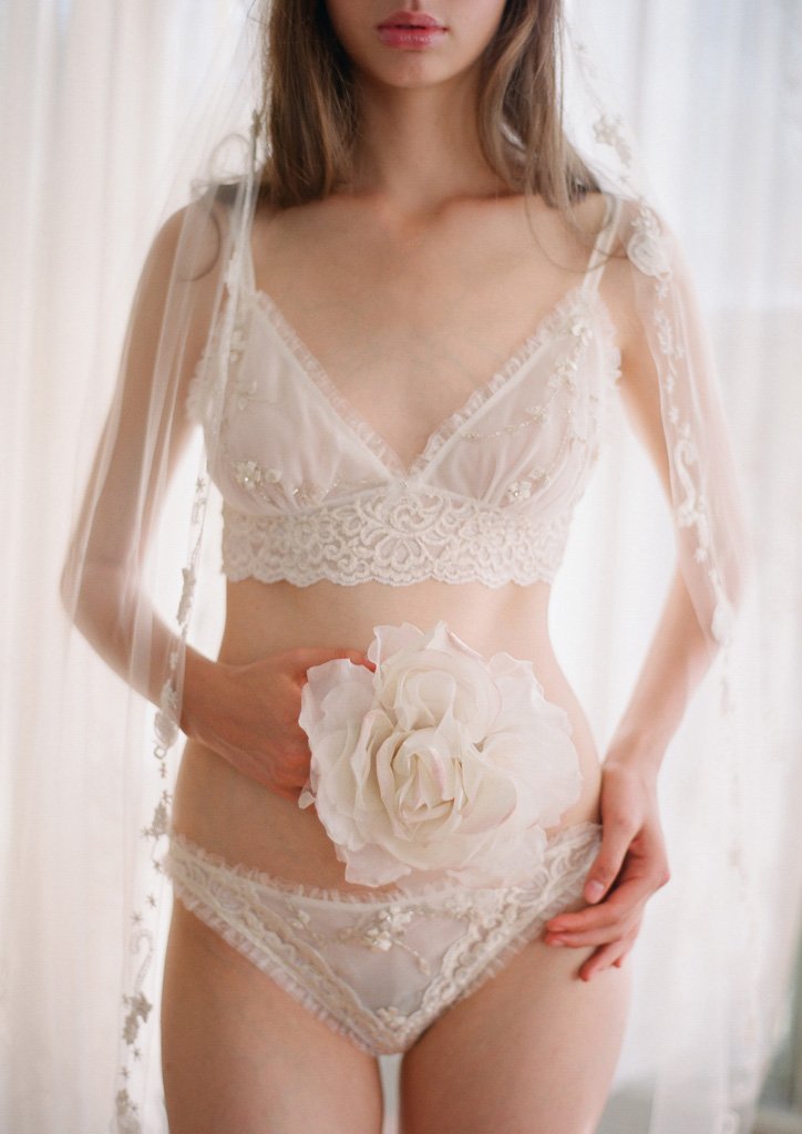 Tease Lace Bralet in White