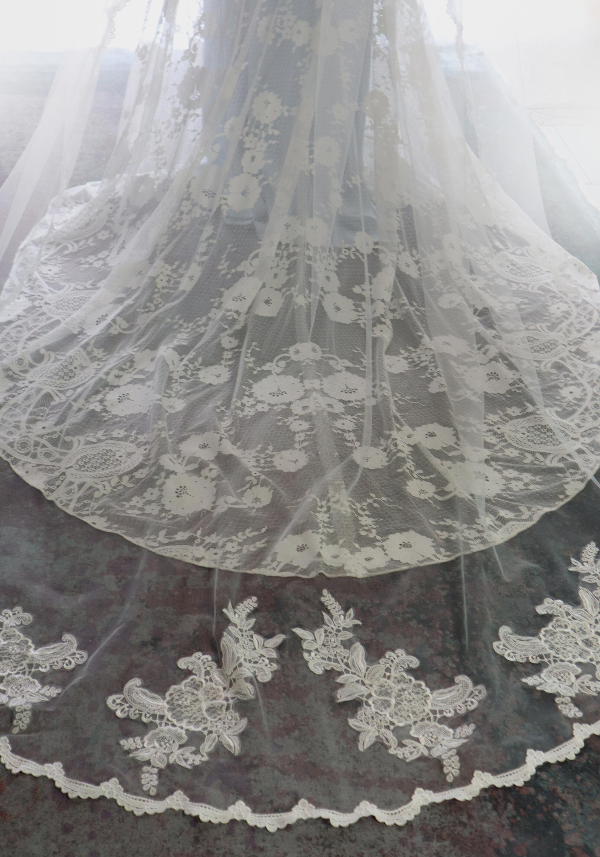 Floral lace veil