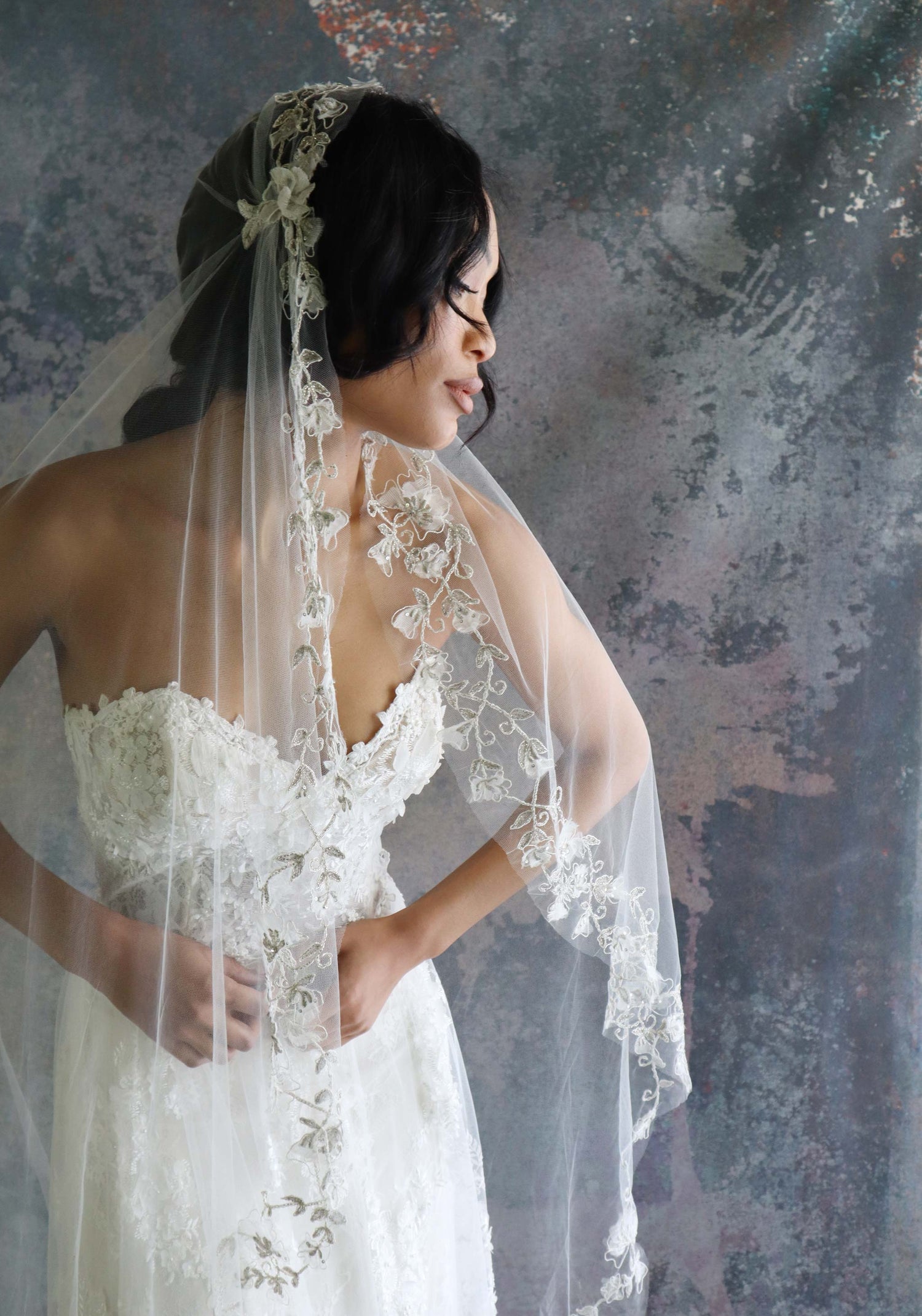 Short Veil with Lace Fabric Flowers