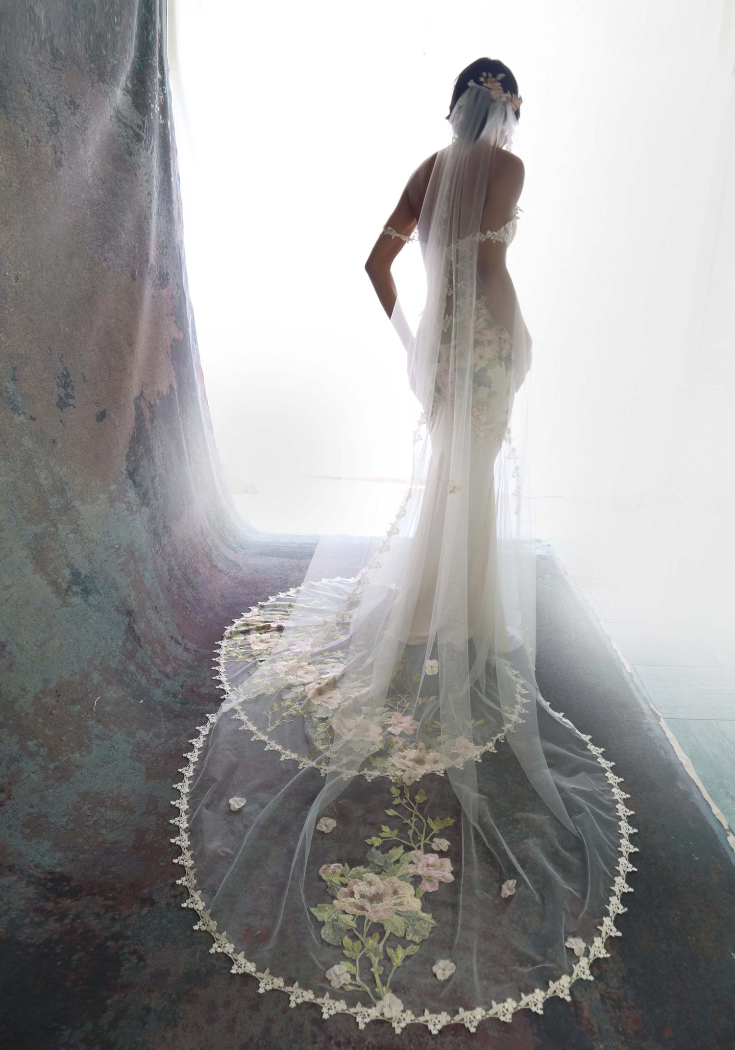 Primavera Embroidered Floral Veil | Scalloped Lace | Claire Pettibone Blush/Sage / Classic Cathedral (100"/254cm) Primavera Embroidered Floral Veil | Scalloped Lace | Claire Pettibone Blush/Sage / Classic Cathedral (100"/254cm)