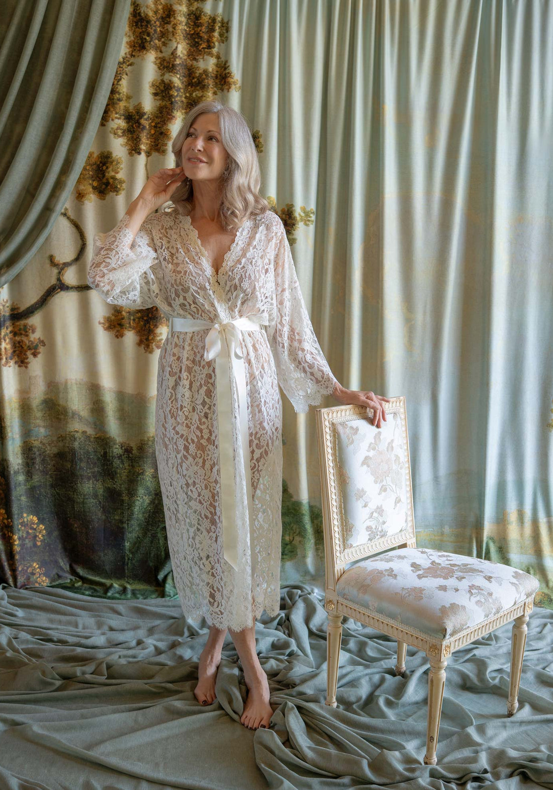 Classic bridal ivory lace kimono robe with scalloped edges and floral lace design.