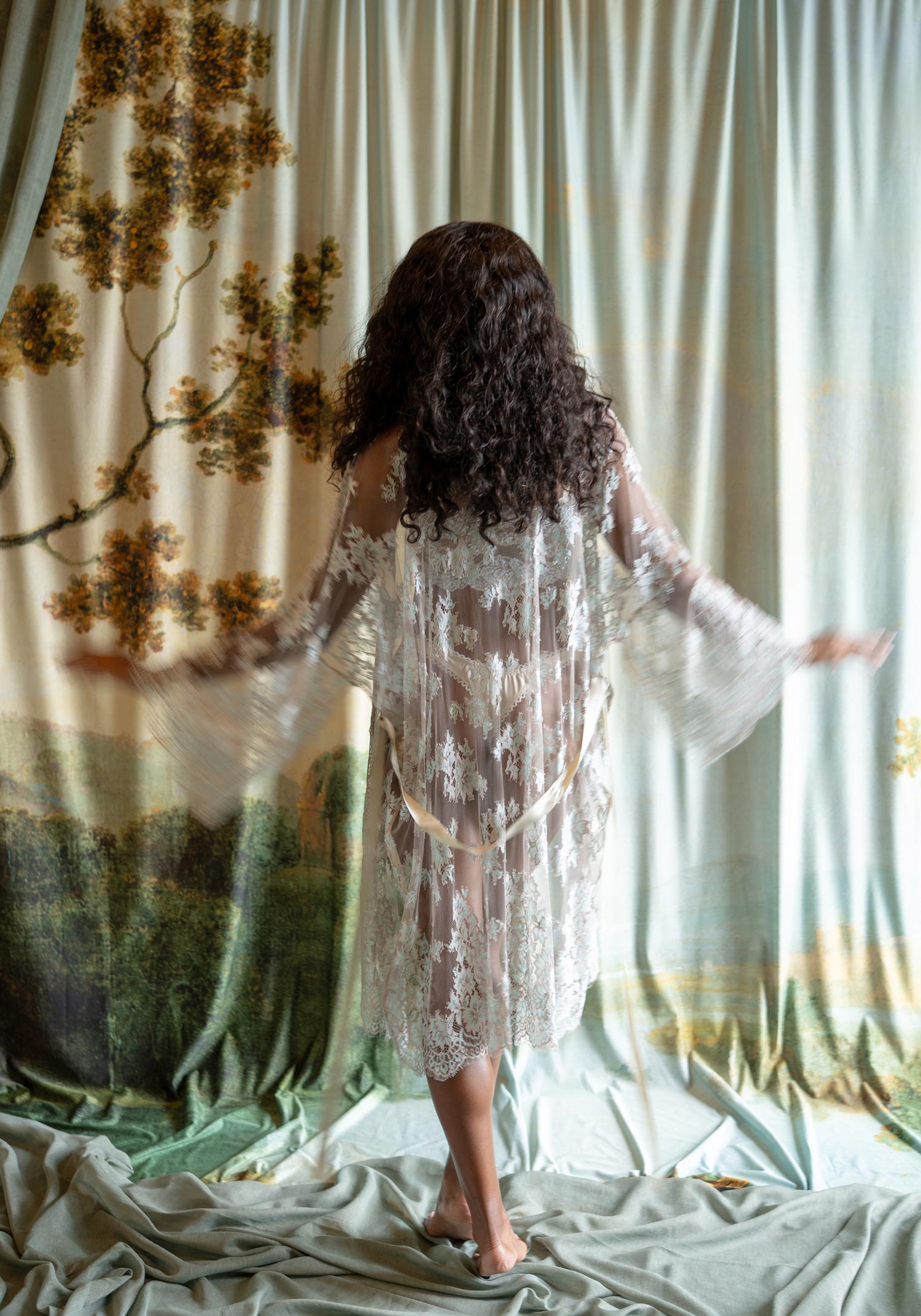 Eliza Lace Kimono Robe