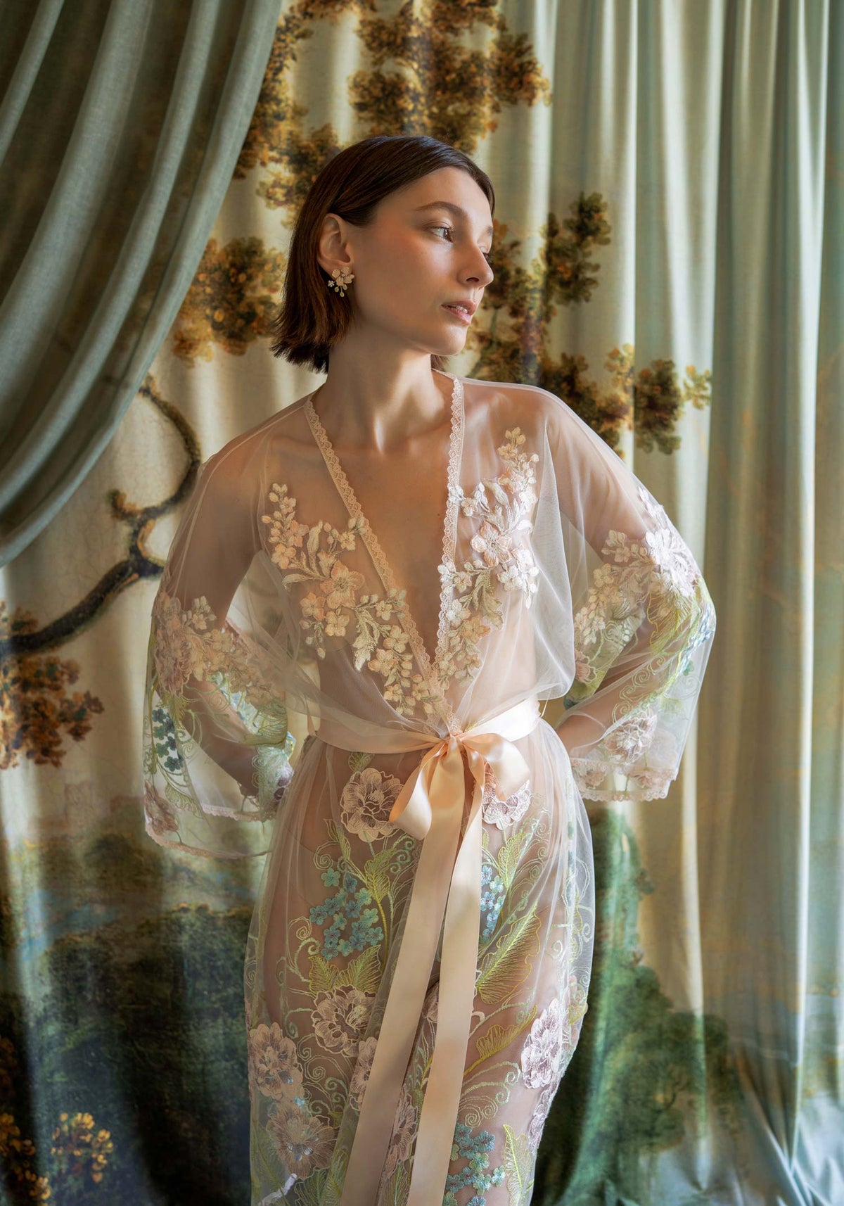 Maia Floral Embroidered Kimono Robe