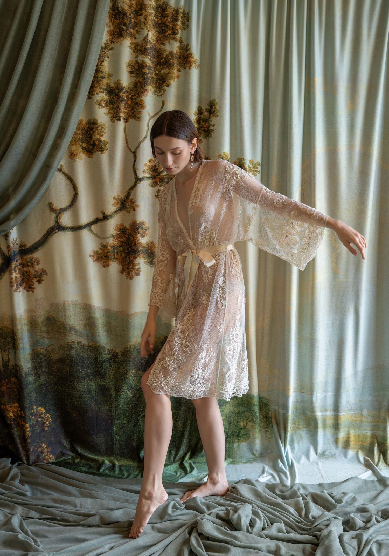 Pearle Beaded Lace & Rose Gold Kimono Robe