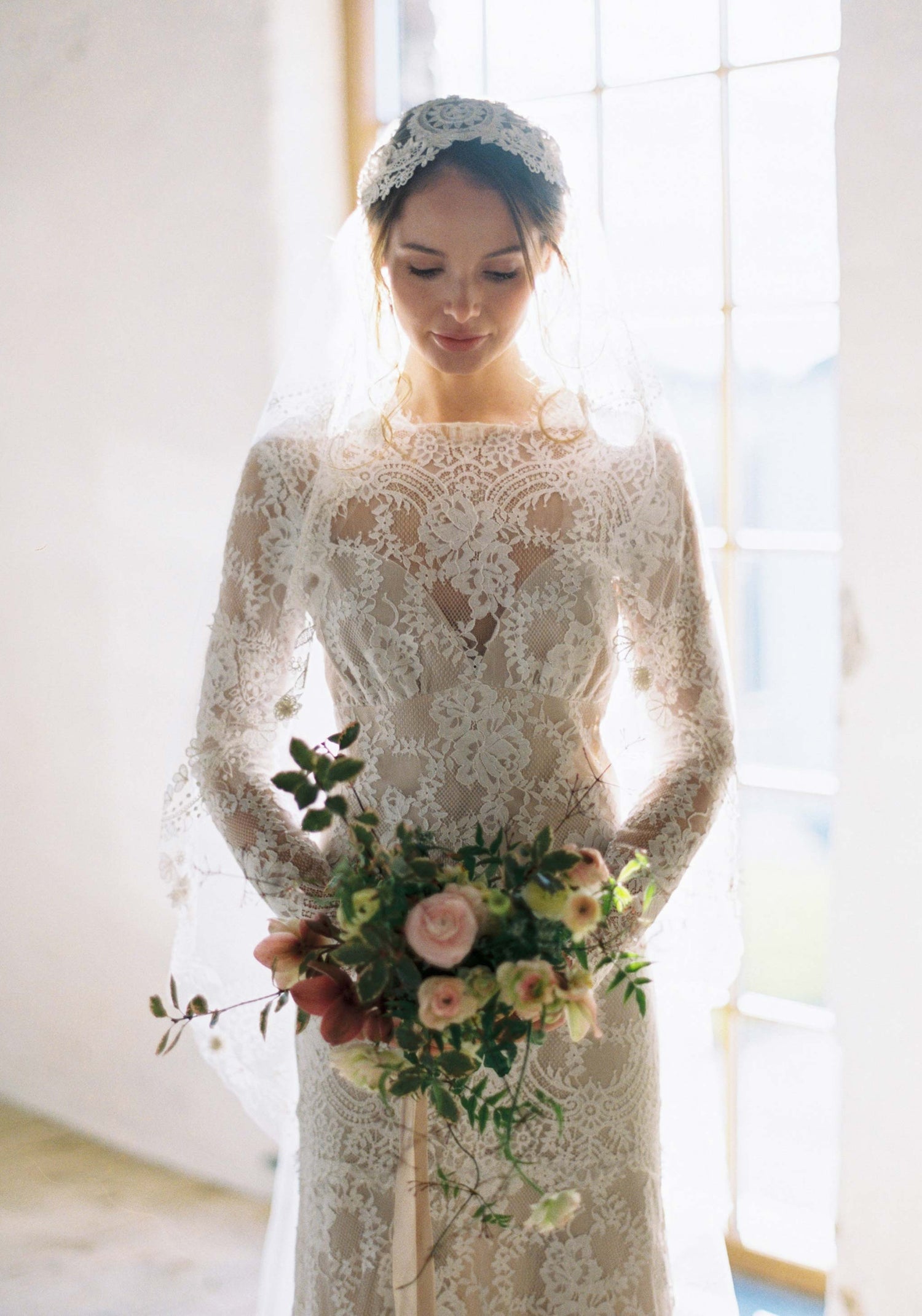 Beverly Vintage Long Sleeve Lace Wedding Dress Sample for Sale