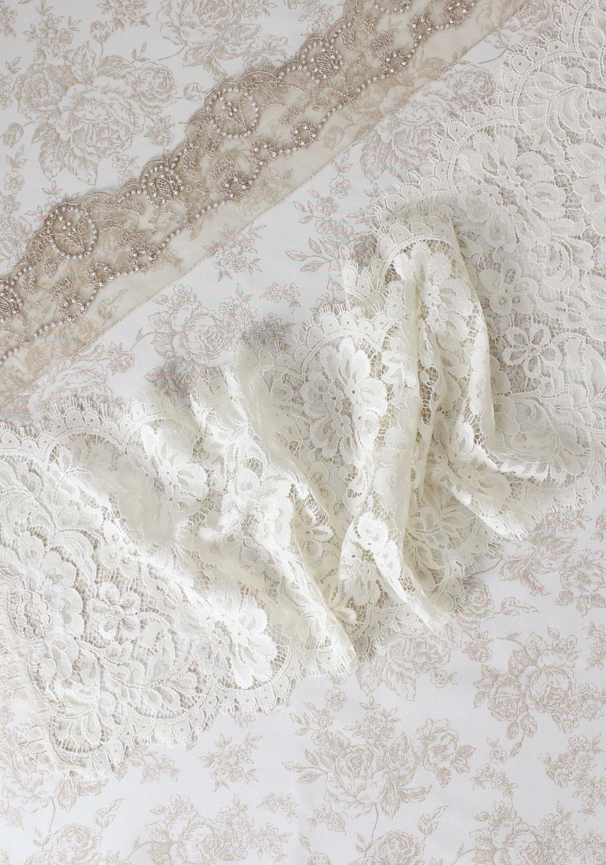 Cotton Fabric Retro Eyelet Flower Cotton Lace Fabric in off White